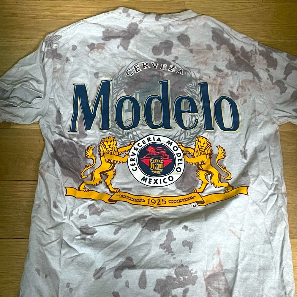 Urban Outfitters Modelo Tee